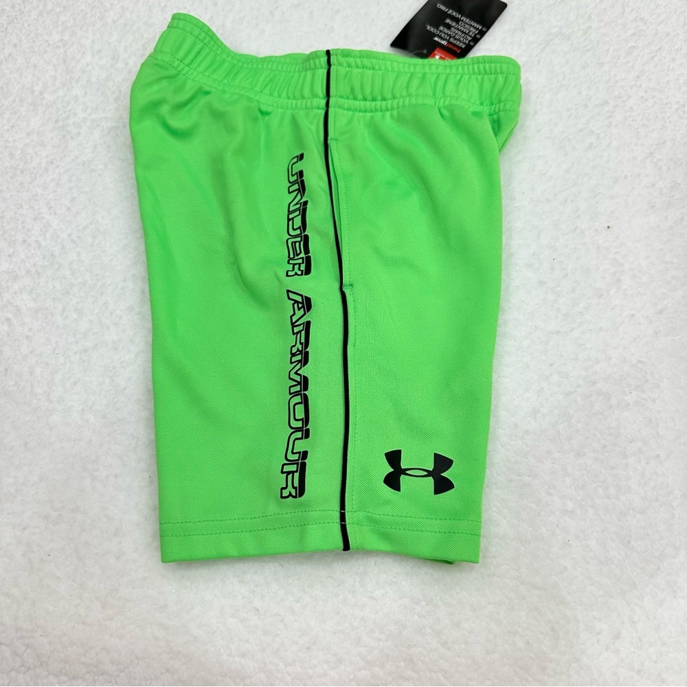 Boys Under Armour Shorts - Picture 2 of 11